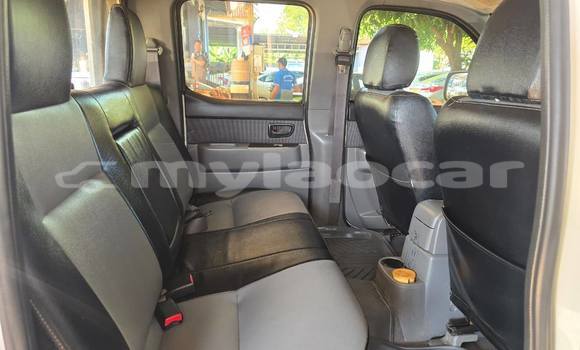 Buy Used Ford B-MAX White Car in Vientiane in Vientiane Province Buy Used Ford B-MAX White Car in Vientiane in Vientiane Province