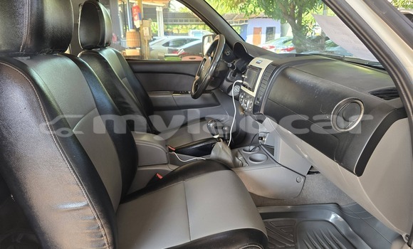 Buy Used Ford B-MAX White Car in Vientiane in Vientiane Province Buy Used Ford B-MAX White Car in Vientiane in Vientiane Province