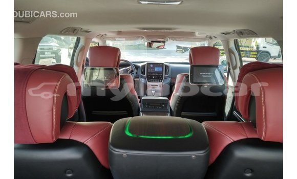 Acheter Import Voiture Toyota Land Cruiser Noir à Import - Dubai, Attapeu Province Acheter Import Voiture Toyota Land Cruiser Noir à Import - Dubai, Attapeu Province