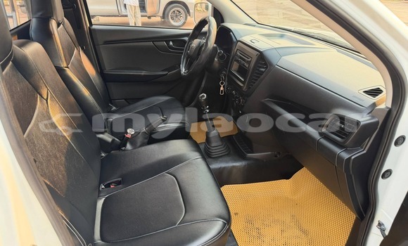Buy Used Isuzu D–MAX White Car in Vientiane in Vientiane Province Buy Used Isuzu D–MAX White Car in Vientiane in Vientiane Province