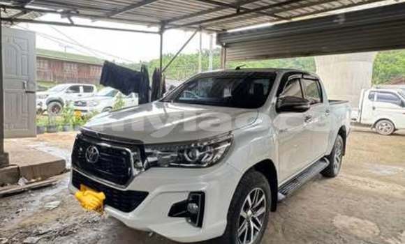 Buy Used Toyota Hiluxe Revo White Car in Vientiane in Vientiane Province