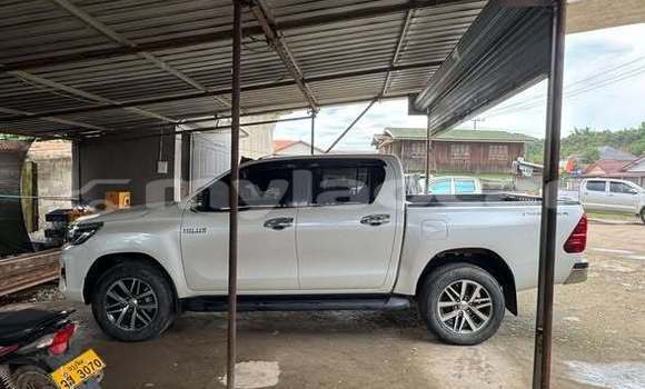 Acheter Occasion Voiture Toyota Hiluxe Revo Blanc à Vientiane, Vientiane Province Acheter Occasion Voiture Toyota Hiluxe Revo Blanc à Vientiane, Vientiane Province
