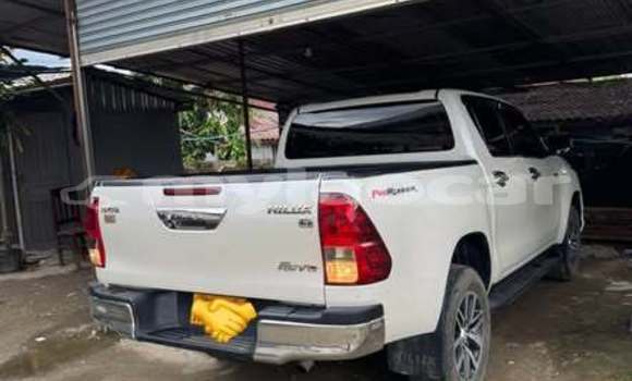 Acheter Occasion Voiture Toyota Hiluxe Revo Blanc à Vientiane, Vientiane Province Acheter Occasion Voiture Toyota Hiluxe Revo Blanc à Vientiane, Vientiane Province