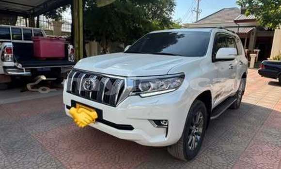 Buy Used Toyota Prado White Car in Vientiane in Vientiane Province