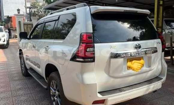 Buy Used Toyota Prado White Car in Vientiane in Vientiane Province Buy Used Toyota Prado White Car in Vientiane in Vientiane Province