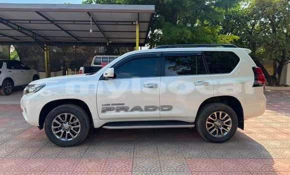 Buy Used Toyota Prado White Car in Vientiane in Vientiane Province Buy Used Toyota Prado White Car in Vientiane in Vientiane Province