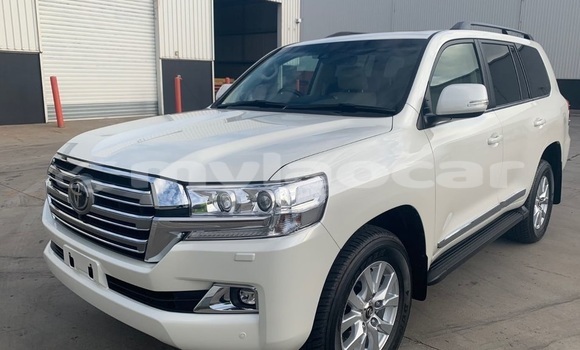 Buy Used Toyota Land Cruiser White Car in Vientiane in Vientiane Province