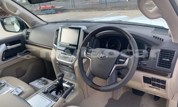 Buy Used Toyota Land Cruiser White Car in Vientiane in Vientiane Province Buy Used Toyota Land Cruiser White Car in Vientiane in Vientiane Province