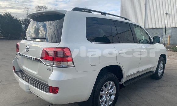 Buy Used Toyota Land Cruiser White Car in Vientiane in Vientiane Province Buy Used Toyota Land Cruiser White Car in Vientiane in Vientiane Province