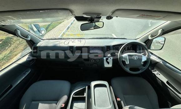 Buy Used Toyota Hiace White Car in Vientiane in Vientiane Province Buy Used Toyota Hiace White Car in Vientiane in Vientiane Province
