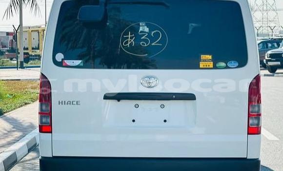 Buy Used Toyota Hiace White Car in Vientiane in Vientiane Province Buy Used Toyota Hiace White Car in Vientiane in Vientiane Province