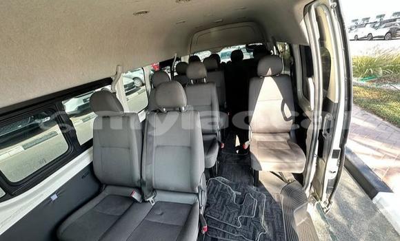Buy Used Toyota Hiace White Car in Vientiane in Vientiane Province Buy Used Toyota Hiace White Car in Vientiane in Vientiane Province