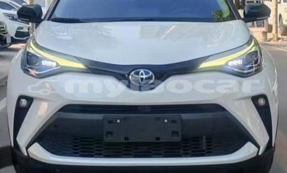 Buy Used Toyota C-HR White Car in Vientiane in Vientiane Province Buy Used Toyota C-HR White Car in Vientiane in Vientiane Province