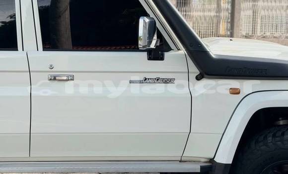 Buy Used Toyota Land Cruiser White Car in Vientiane in Vientiane Province Buy Used Toyota Land Cruiser White Car in Vientiane in Vientiane Province