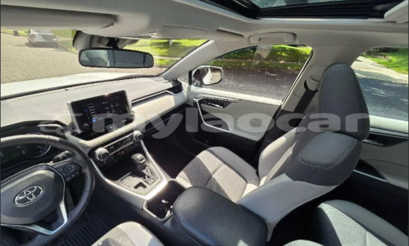 Buy Used Toyota RAV4 White Car in Ban Nahin in Oudômxai Province Buy Used Toyota RAV4 White Car in Ban Nahin in Oudômxai Province