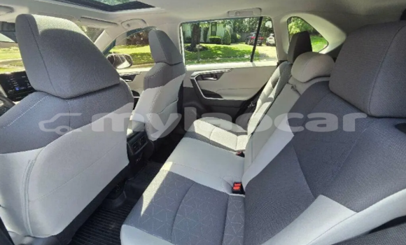 Buy Used Toyota RAV4 White Car in Ban Nahin in Oudômxai Province Buy Used Toyota RAV4 White Car in Ban Nahin in Oudômxai Province