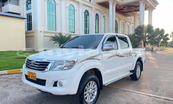 Buy Used Toyota Hilux White Car in Vientiane in Vientiane Province Buy Used Toyota Hilux White Car in Vientiane in Vientiane Province