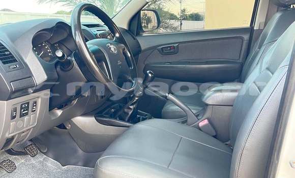 Buy Used Toyota Hilux White Car in Vientiane in Vientiane Province Buy Used Toyota Hilux White Car in Vientiane in Vientiane Province