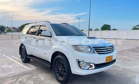 Buy Used Toyota Fortuner White Car in Vientiane in Vientiane Province