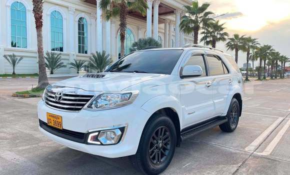 Buy Used Toyota Fortuner White Car in Vientiane in Vientiane Province Buy Used Toyota Fortuner White Car in Vientiane in Vientiane Province