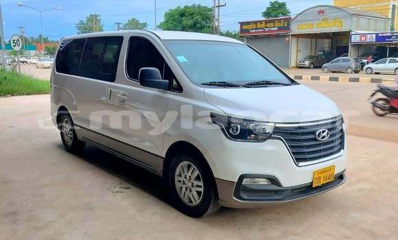 Buy Used Hyundai H1 White Car in Vientiane in Vientiane Province