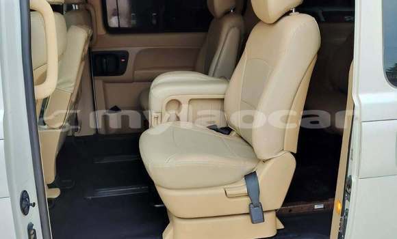 Buy Used Hyundai H1 White Car in Vientiane in Vientiane Province Buy Used Hyundai H1 White Car in Vientiane in Vientiane Province