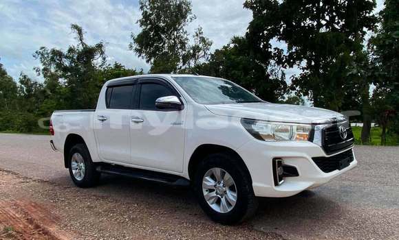 Buy Used Toyota Hilux White Car in Vientiane in Vientiane Province