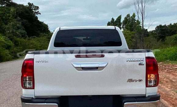 Buy Used Toyota Hilux White Car in Vientiane in Vientiane Province Buy Used Toyota Hilux White Car in Vientiane in Vientiane Province