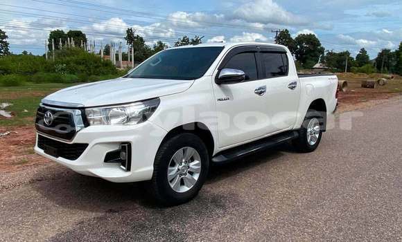 Buy Used Toyota Hilux White Car in Vientiane in Vientiane Province Buy Used Toyota Hilux White Car in Vientiane in Vientiane Province