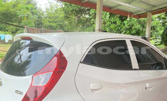 Buy Used Hyundai EON White Car in Vientiane in Vientiane Province Buy Used Hyundai EON White Car in Vientiane in Vientiane Province