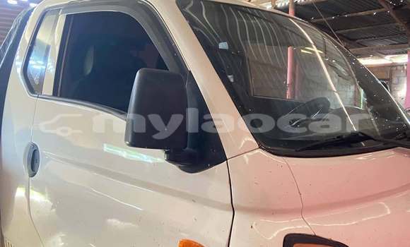 Buy Used Kia Avella White Car in Vientiane in Vientiane Province