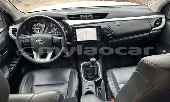 Buy Used Toyota Hilux White Car in Vientiane in Vientiane Province Buy Used Toyota Hilux White Car in Vientiane in Vientiane Province