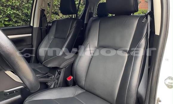 ຊື້ ໃຊ້ແລ້ວ Toyota Hilux White ລົດ ໃນ Vientiane ໃນ Vientiane Province ຊື້ ໃຊ້ແລ້ວ Toyota Hilux White ລົດ ໃນ Vientiane ໃນ Vientiane Province