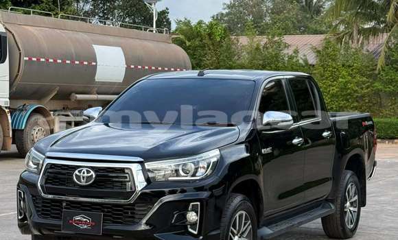 Buy Used Toyota Hilux Black Car in Luang Namtha in Luang Namtha Province