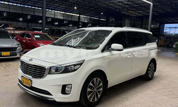 Buy Used Kia Sedona White Car in Vientiane in Vientiane Province