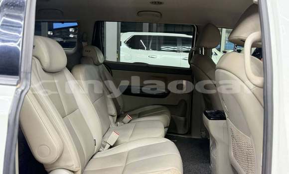 Buy Used Kia Sedona White Car in Vientiane in Vientiane Province Buy Used Kia Sedona White Car in Vientiane in Vientiane Province
