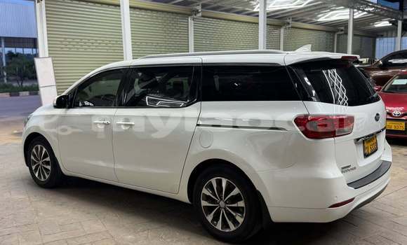 Buy Used Kia Sedona White Car in Vientiane in Vientiane Province Buy Used Kia Sedona White Car in Vientiane in Vientiane Province