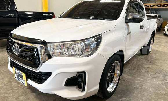 Buy Used Toyota Hilux White Car in Vientiane in Vientiane Province