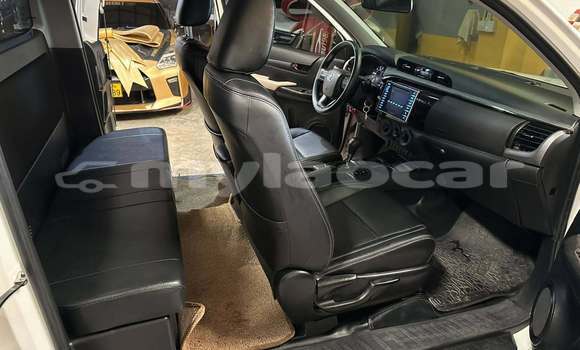 Buy Used Toyota Hilux White Car in Vientiane in Vientiane Province Buy Used Toyota Hilux White Car in Vientiane in Vientiane Province