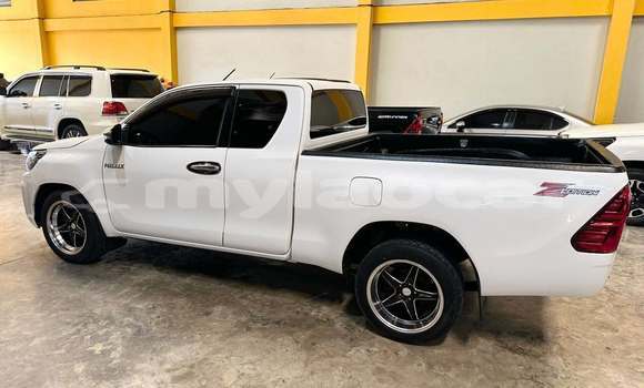 Buy Used Toyota Hilux White Car in Vientiane in Vientiane Province Buy Used Toyota Hilux White Car in Vientiane in Vientiane Province