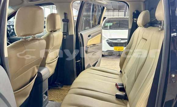 Buy Used Toyota Hilux Black Car in Vientiane in Vientiane Province Buy Used Toyota Hilux Black Car in Vientiane in Vientiane Province