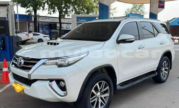 Buy Used Toyota Fortuner White Car in Vientiane in Vientiane Province Buy Used Toyota Fortuner White Car in Vientiane in Vientiane Province