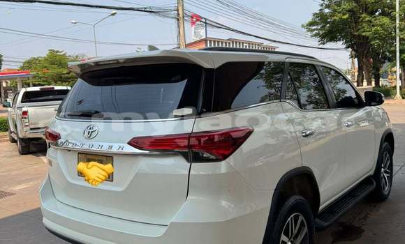 Buy Used Toyota Fortuner White Car in Vientiane in Vientiane Province Buy Used Toyota Fortuner White Car in Vientiane in Vientiane Province