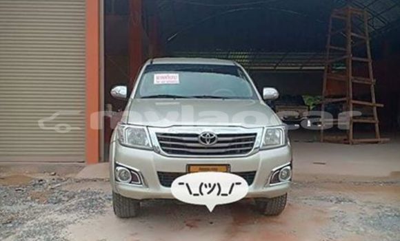 Buy Used Toyota Hilux Silver Car in Vientiane in Vientiane Province Buy Used Toyota Hilux Silver Car in Vientiane in Vientiane Province