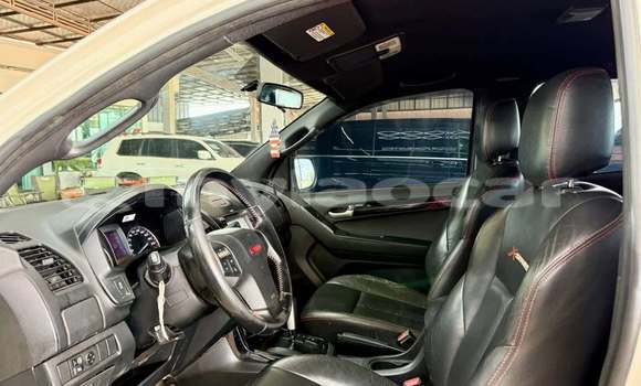Buy Used Isuzu DโMAX White Car in Vientiane in Vientiane Province Buy Used Isuzu DโMAX White Car in Vientiane in Vientiane Province
