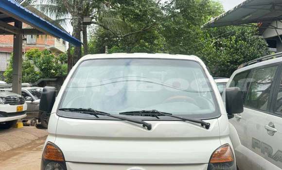 Buy Used Hyundai H1 White Car in Vientiane in Vientiane Province Buy Used Hyundai H1 White Car in Vientiane in Vientiane Province