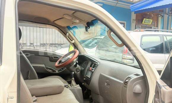 Buy Used Hyundai H1 White Car in Vientiane in Vientiane Province Buy Used Hyundai H1 White Car in Vientiane in Vientiane Province
