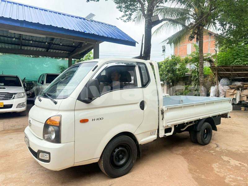 Big with watermark hyundai h1 vientiane province vientiane 7620