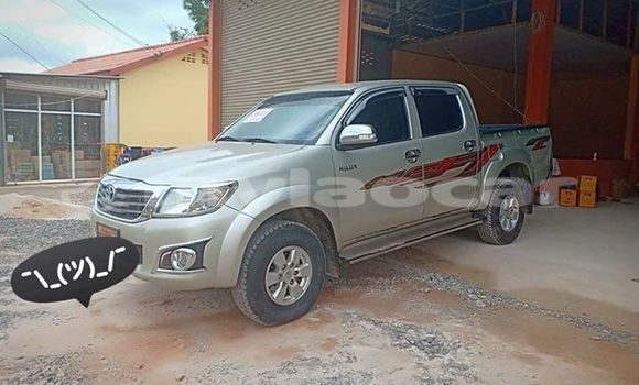 Buy Used Toyota Hilux Silver Car in Vientiane in Vientiane Province Buy Used Toyota Hilux Silver Car in Vientiane in Vientiane Province