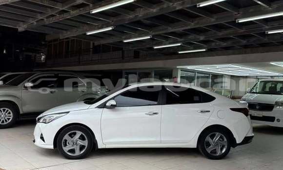 Buy Used Hyundai Accent White Car in Vientiane in Vientiane Province Buy Used Hyundai Accent White Car in Vientiane in Vientiane Province